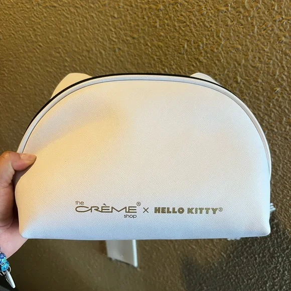 Crème shop hello Kitty make up bag - Picture 3 of 3